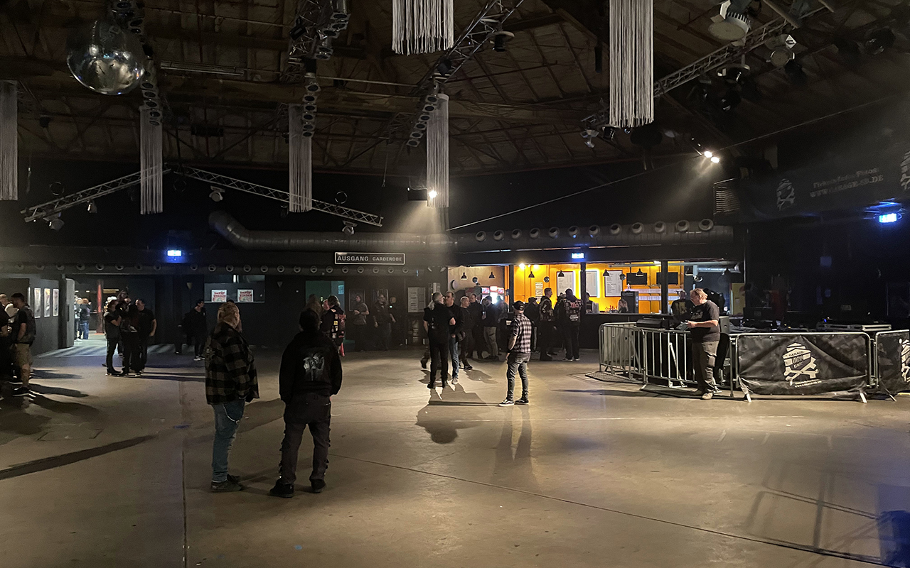 Der rückwärtige Tresen war geöffnet - gute Idee