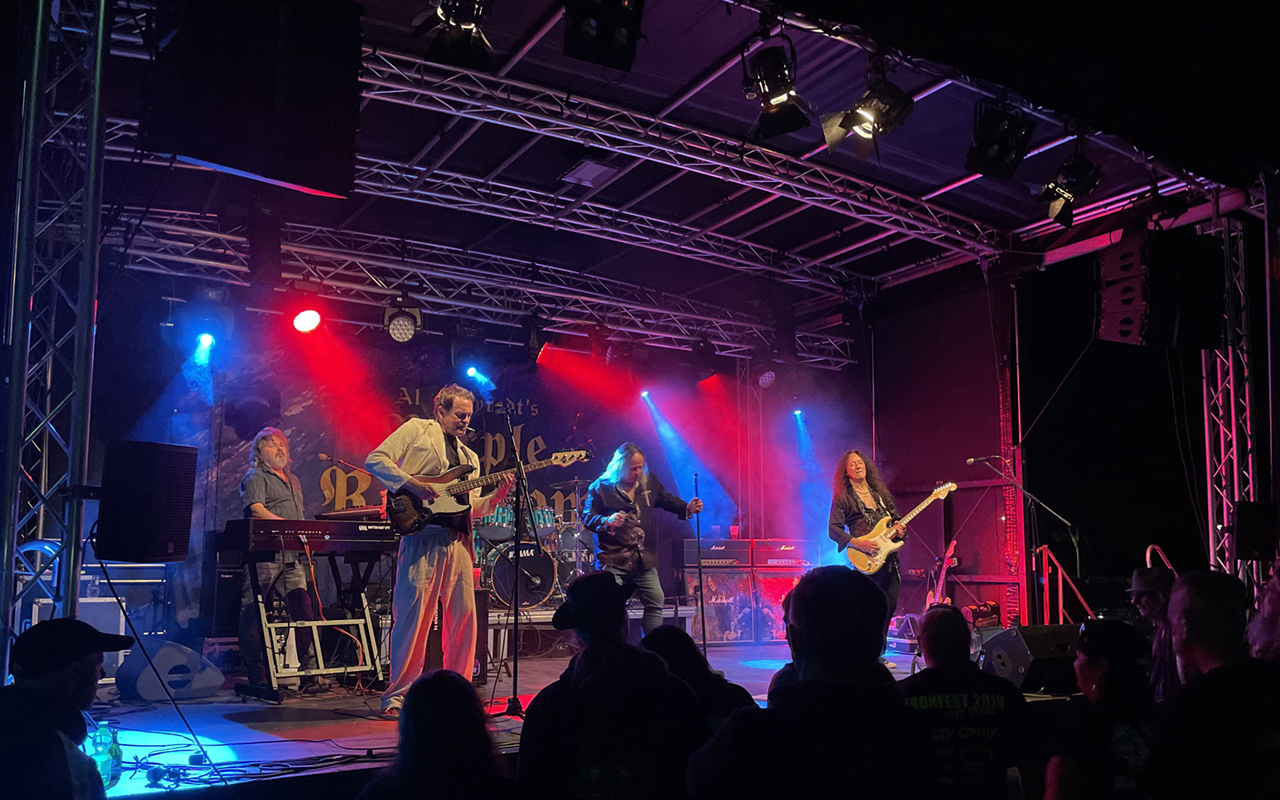 Andi the Wicked (links) liebt seine Gitarre